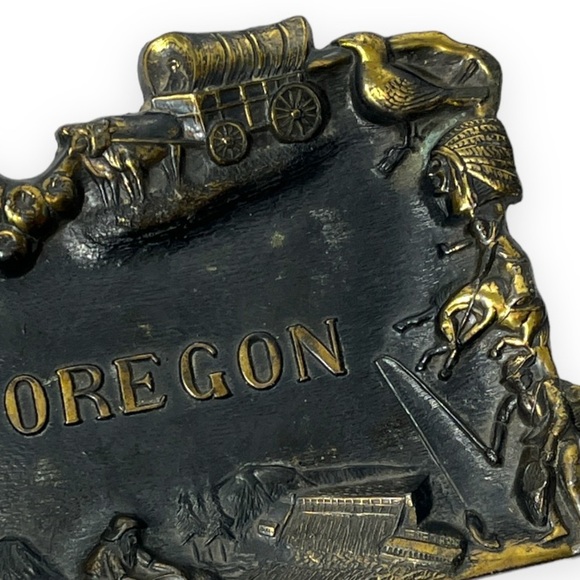 Vintage Oregon Brass Souvenir Ashtray Wildlife Patina State Symbols Dimensional - Picture 6 of 6
